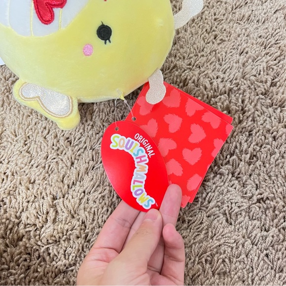 Squishmallow 5" Yellow Butterfly w Heart (Nixie) - 2022 Valentine Exclusive BNWT - Picture 6 of 7